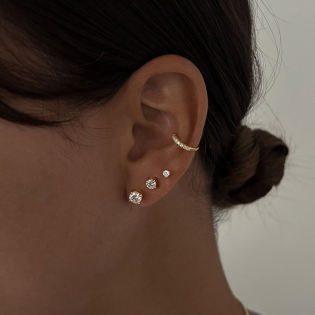 עגילים צמודים